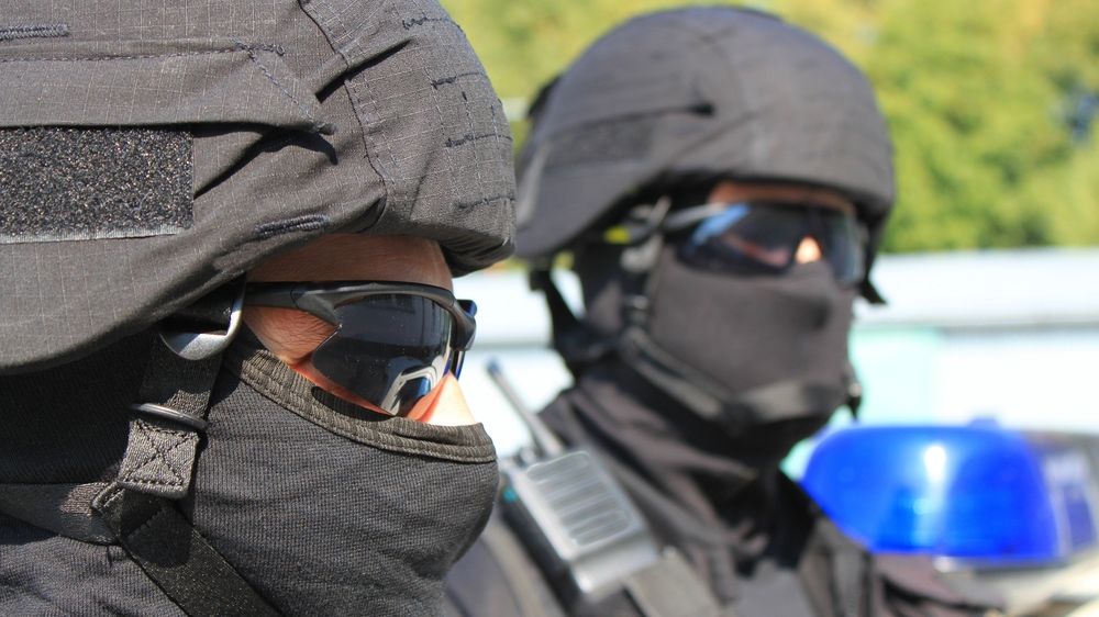Policie obvinila pět Čechů z teroristického útoku, bojovali na Ukrajině